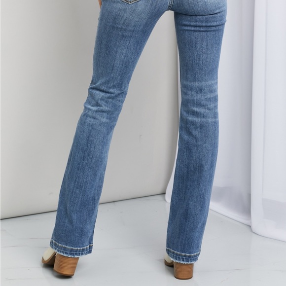 Judy Blue Distressed Pocket Jeans - Picture 5 of 6